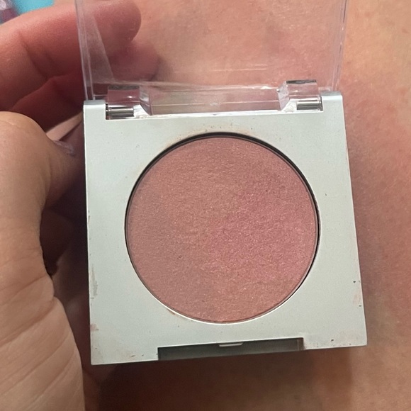 All new 11 piece Clinique skincare/ makeup bundle makeup bag included💜❤️🌺 - Picture 6 of 16